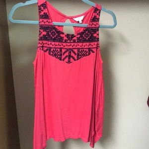 sleeveless top